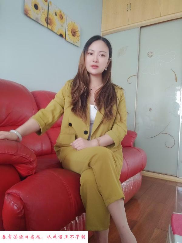 宽窄巷子丰满少妇 第2张