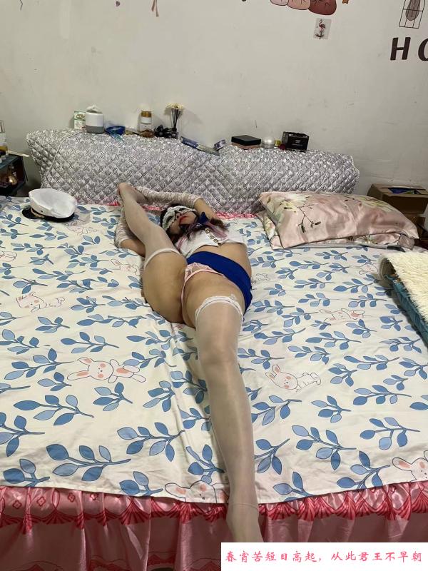 一字马喷水少妇 第2张
