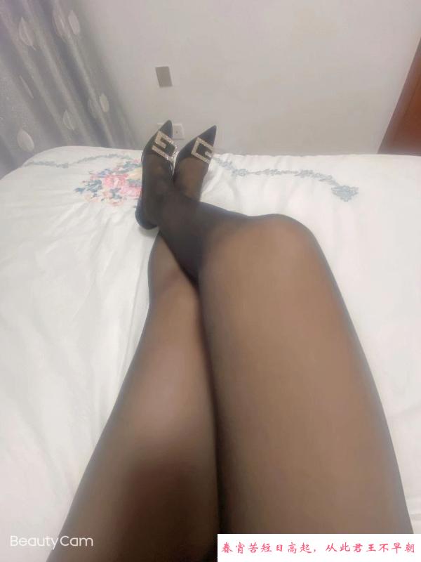 梁家河附近大屁股少妇 第2张