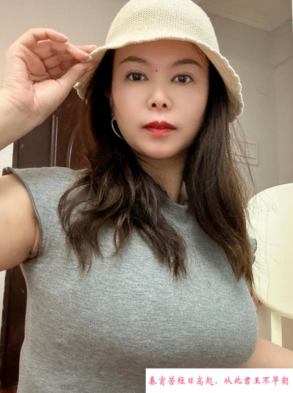 大奶少妇服务拉满 第3张
