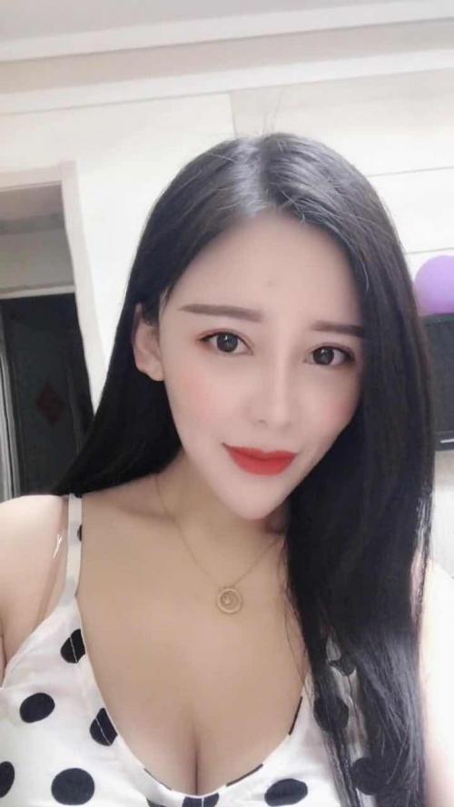 喜欢在家里的大胸妹妹 第1张