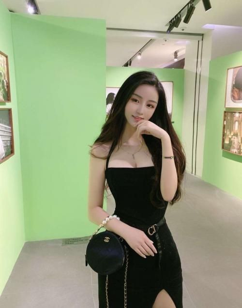 老师和我玩游戏，输了惩罚我舔她妹妹 第3张