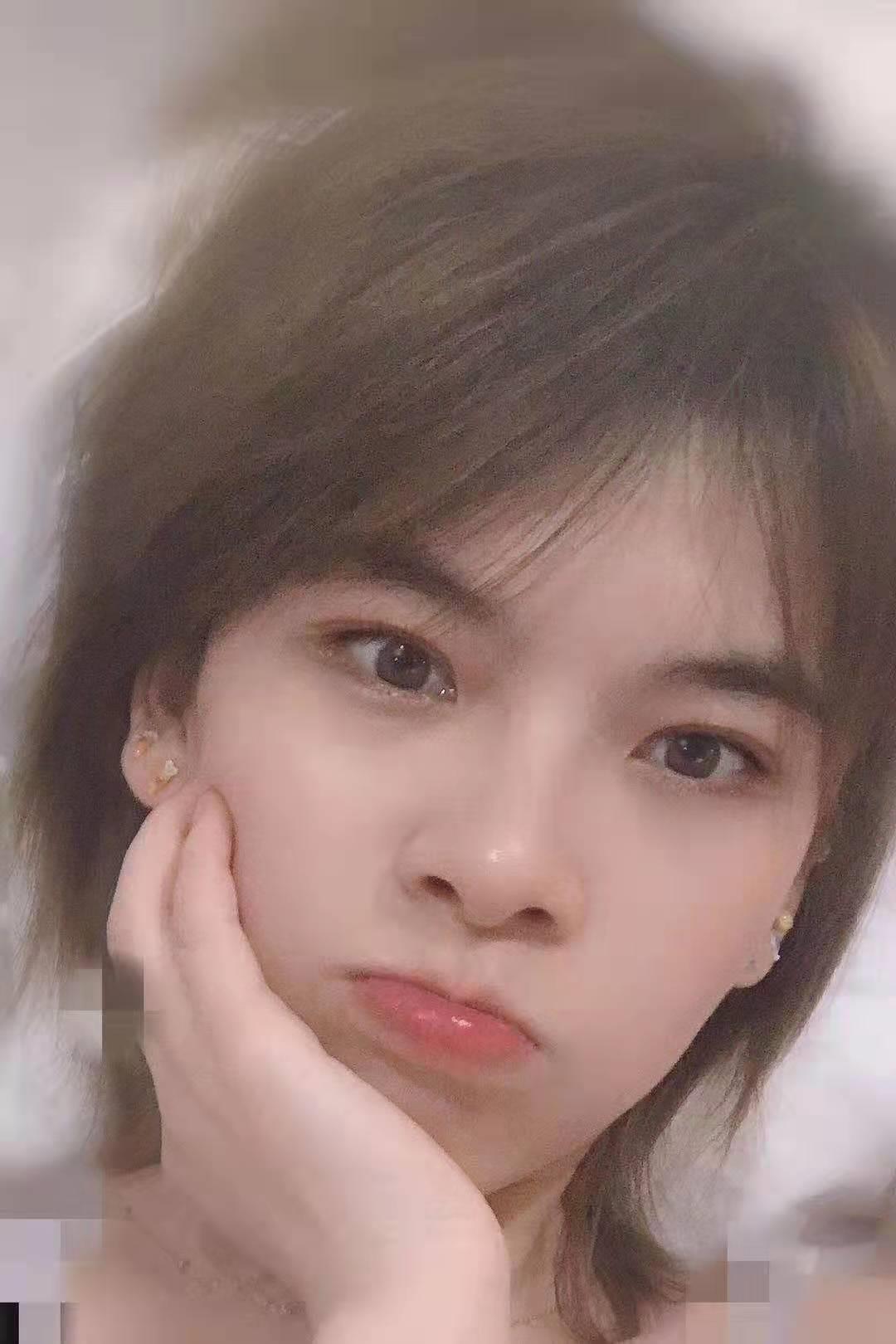 性价比超高长腿马甲线可爱妹子 第1张