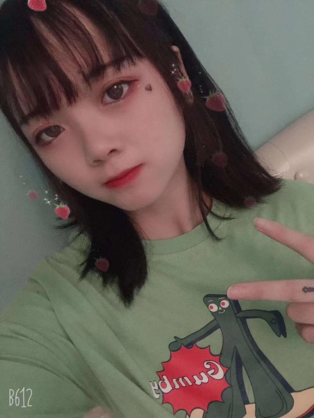 18岁大眼清纯小萝莉,人比照片好看,服务好,让人怜惜 第2张