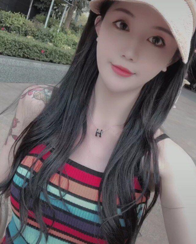 龙华菲菲：白净可爱年龄小，水多羞涩后入爽 第2张
