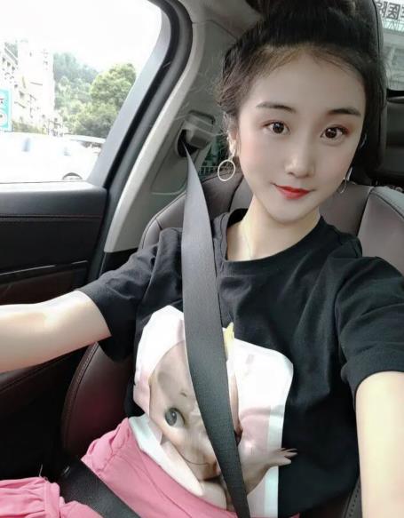 南山丽娜：又白又嫩又漂亮，娇滴滴可爱系小女生 第1张