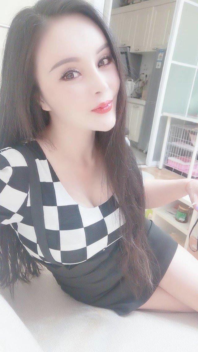 还不错的美女 第1张
