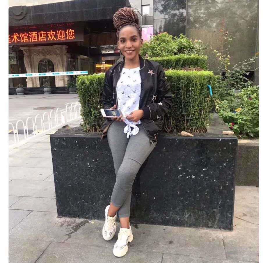 爆操非洲小黑妹，身材没得说 第2张