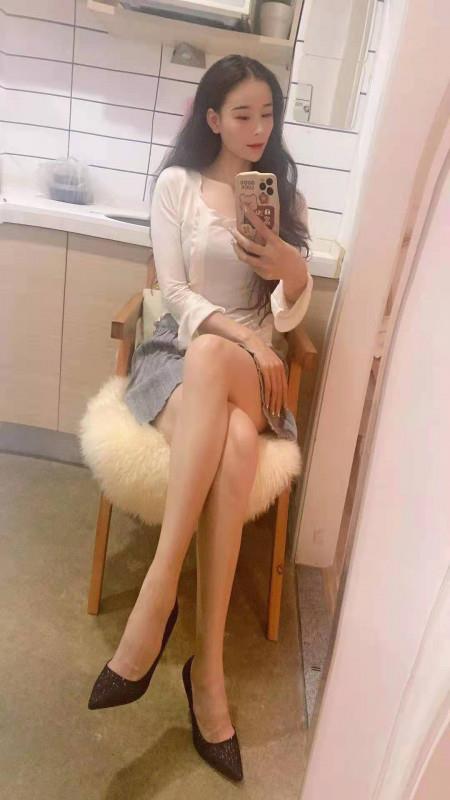 秦淮区的大长腿美女 第2张