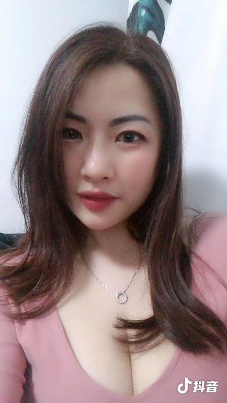 布吉橙橙大奶妹 第1张