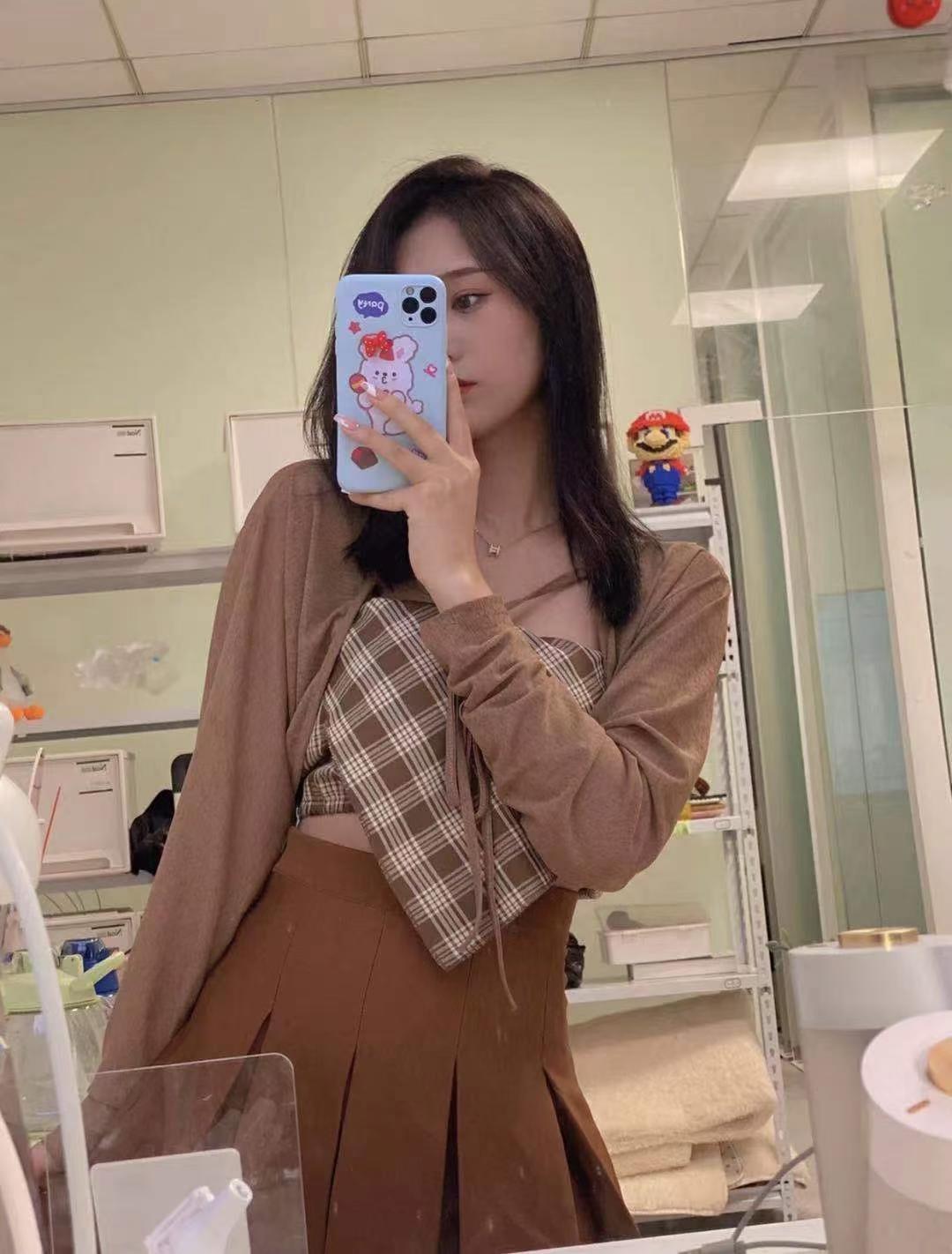 天旺广场对面的简单小妹子 第2张