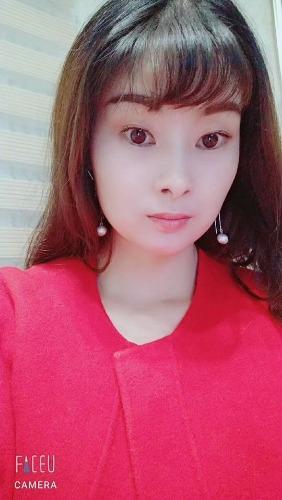 一个身材很好的大眼妹 第1张