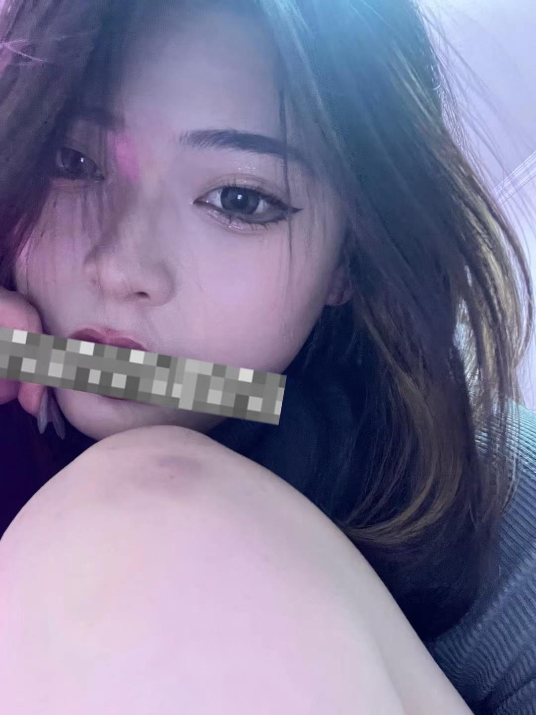 验证个骚妹，身材配丝袜，值得一战 第3张