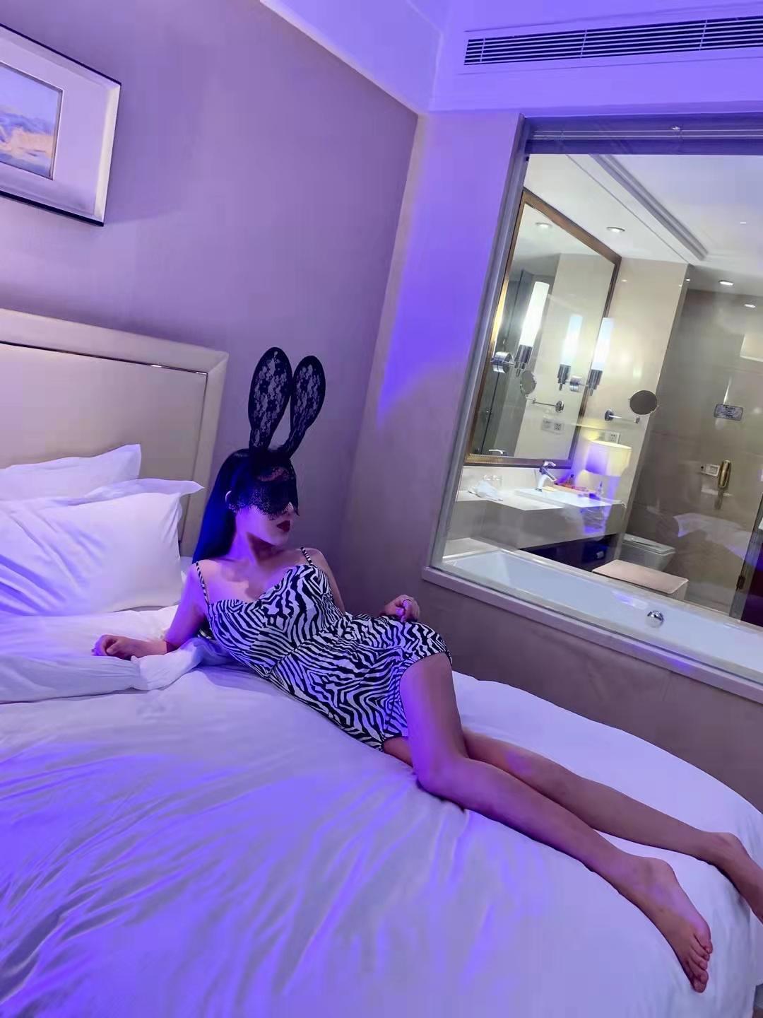 南开大长腿，兔女郎制服控，包子奶御姐的身材 第3张