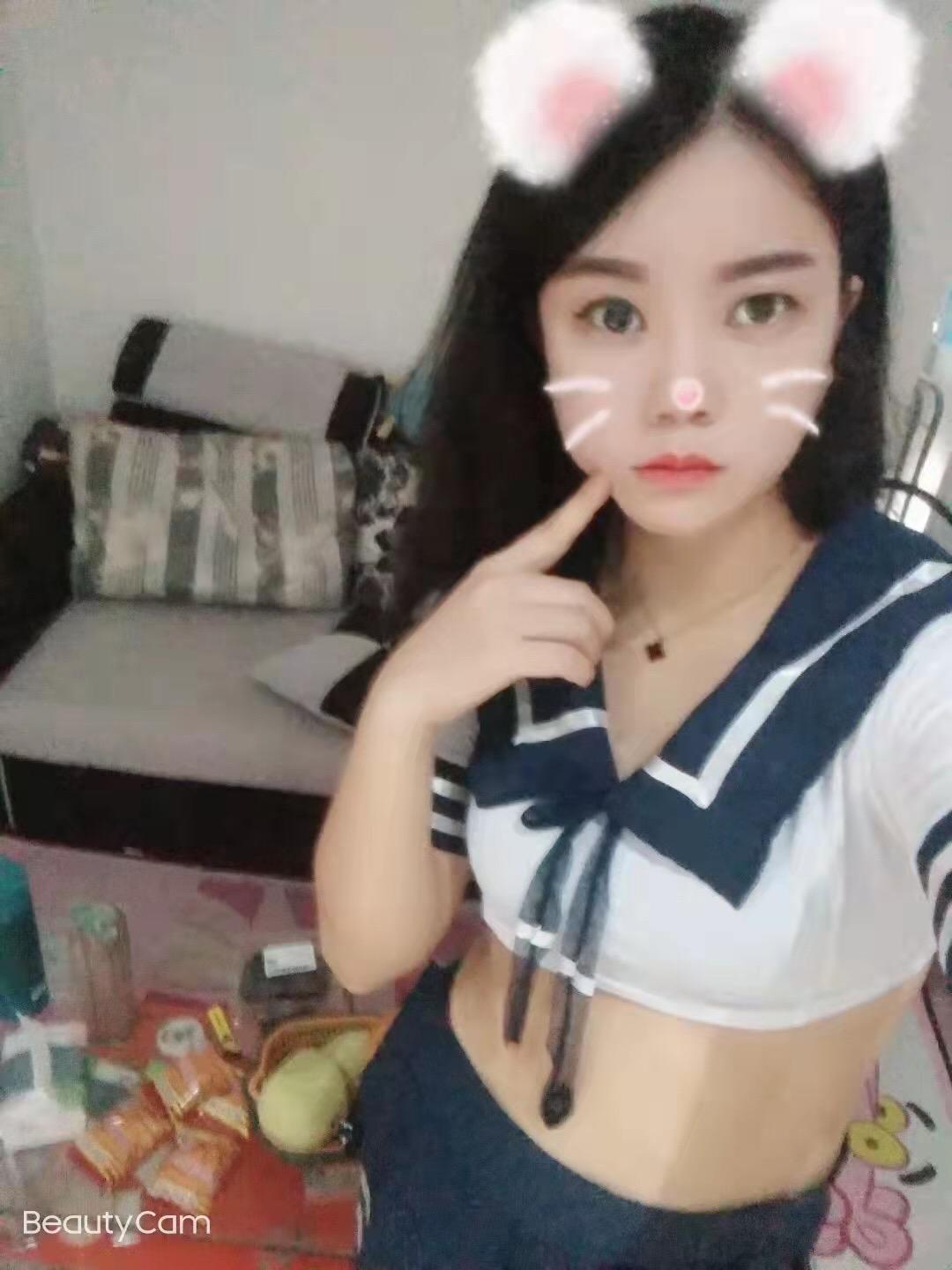 超级大屁股妞，绝对爽，从床上干到沙发 第2张
