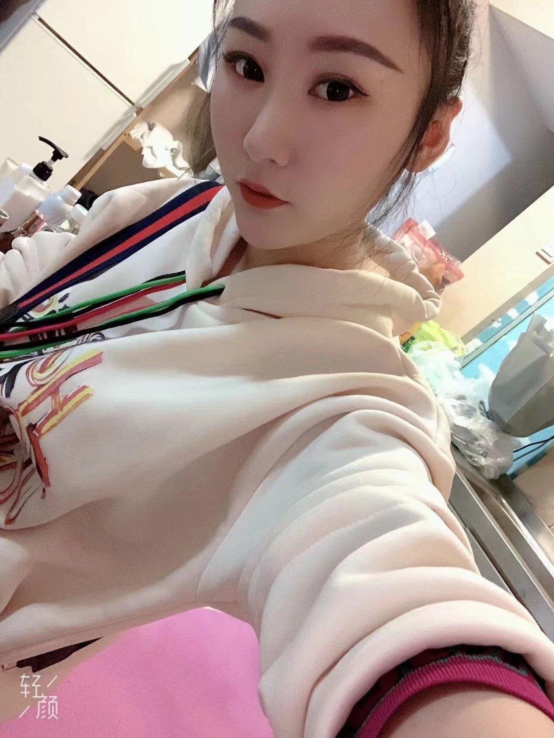 南方女孩桃子，颜值正点，身材线条超赞 第3张