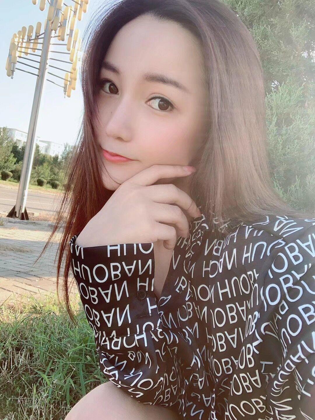 颜值，身材，皮肤都超级好的粉妹一枚 第2张