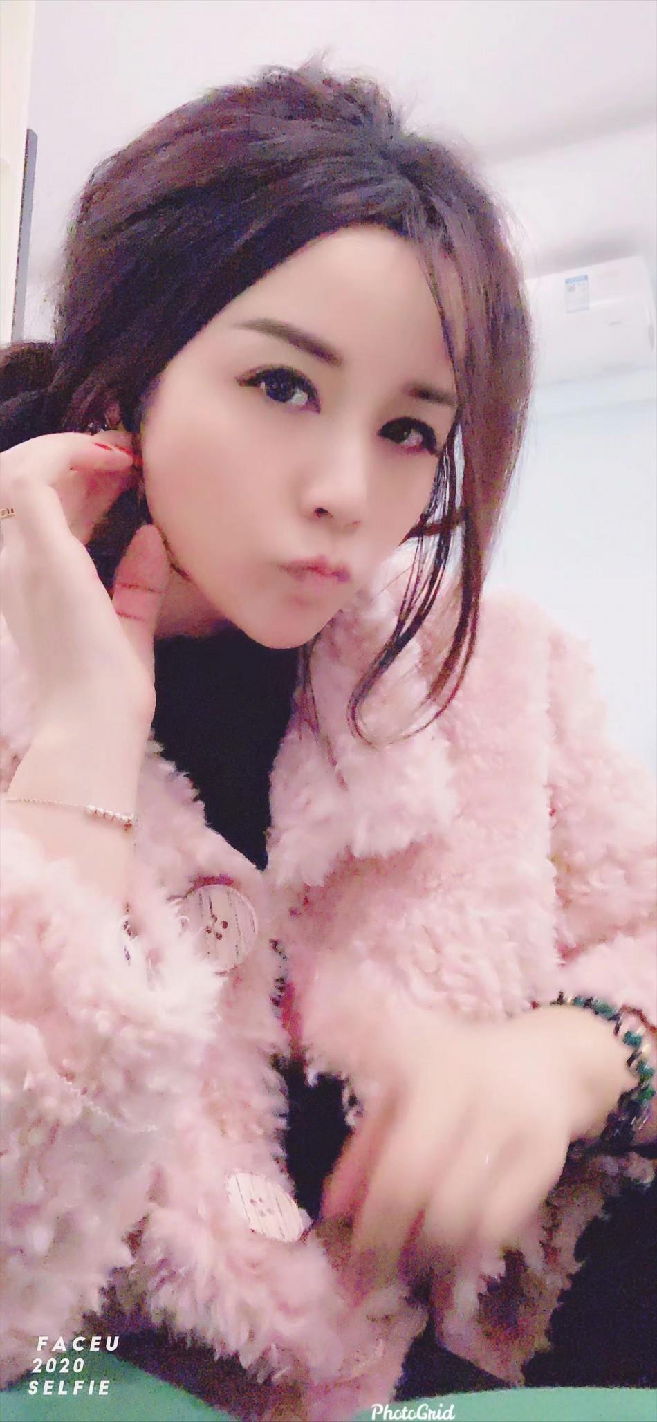 昆山性感高挑漂亮美女，年轻皮肤细腻 第2张